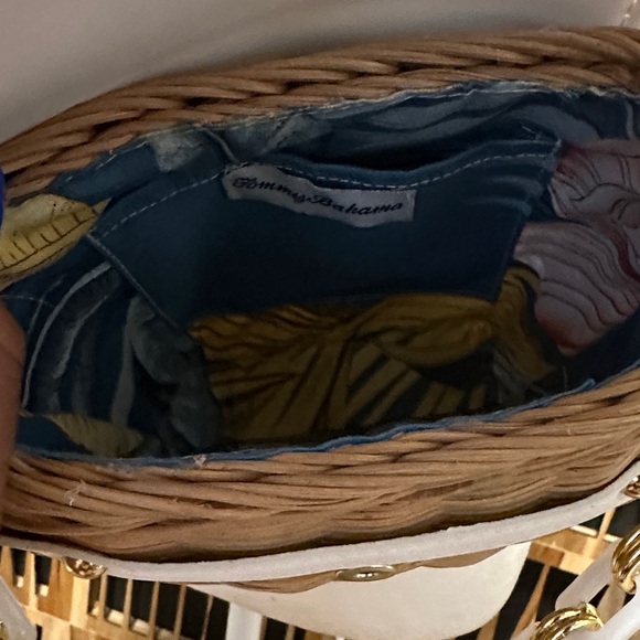 Tommy Bahama White Wicker Crossbody Bag with Gold Chain Accent - Picture 3 of 10